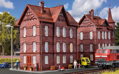 Vollmer 43806 Eisenbahner-Wohnhaus mit First