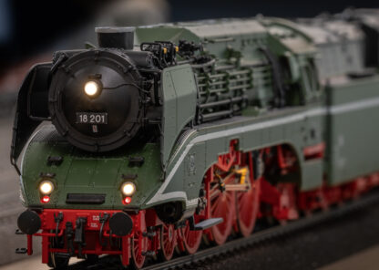 Märklin 38201 <br>Dampflokomotive 18 201 | 38201 1